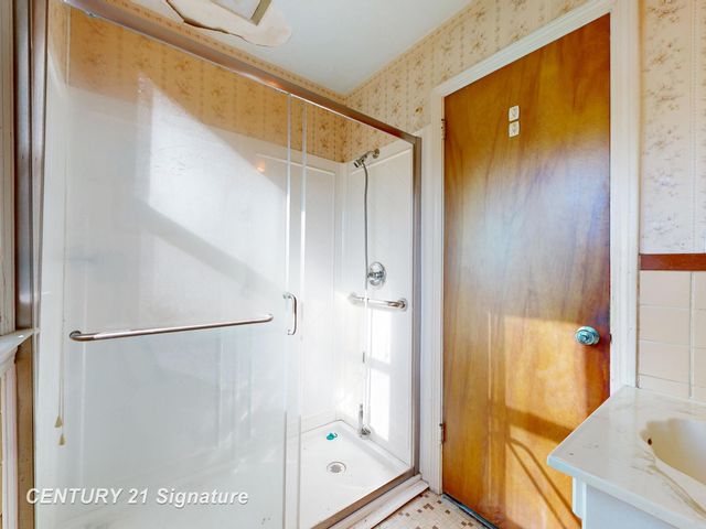 4291 Woodrow Avenue, Burton, MI 48509