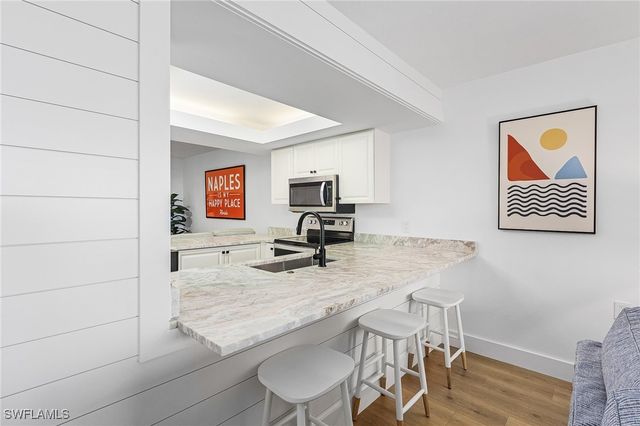 50 Seagate DR 302B, Naples, FL 34103