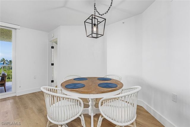 50 Seagate DR 302B, Naples, FL 34103