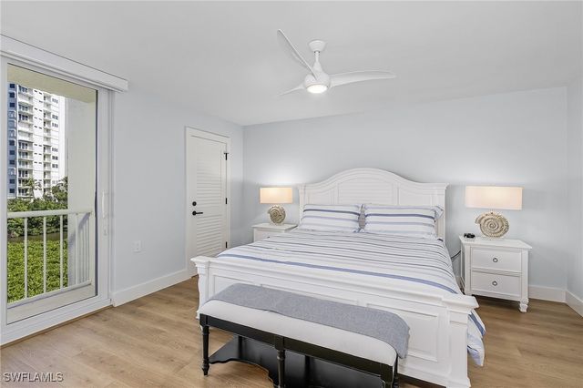 50 Seagate DR 302B, Naples, FL 34103