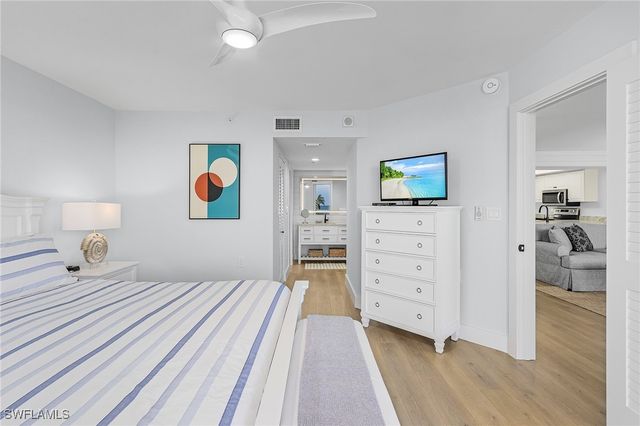 50 Seagate DR 302B, Naples, FL 34103