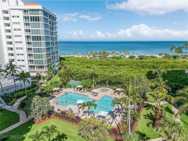 50 Seagate DR 302B, Naples, FL 34103