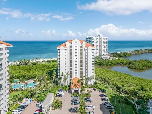 50 Seagate DR 302B, Naples, FL 34103