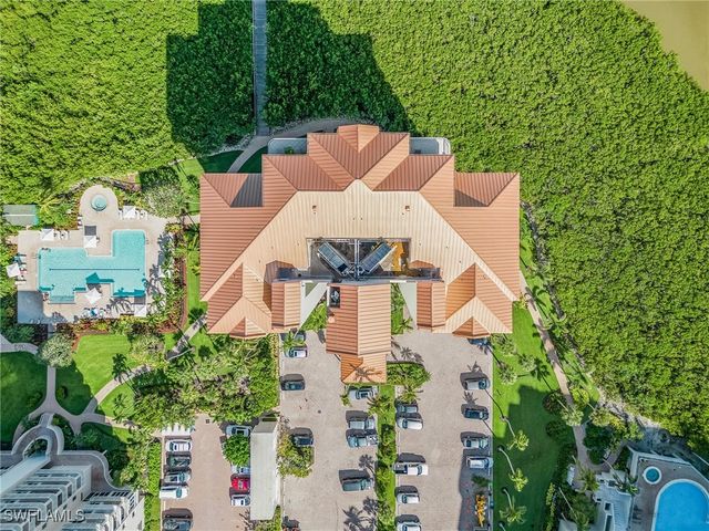 50 Seagate DR 302B, Naples, FL 34103