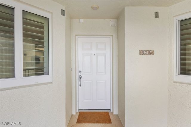 50 Seagate DR 302B, Naples, FL 34103