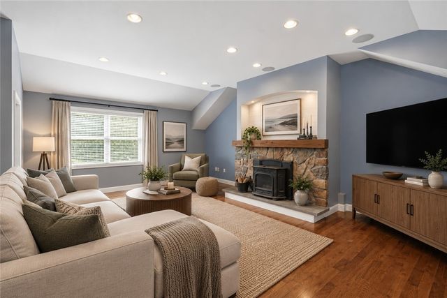 20 Moswansicut Drive, Johnston, RI 02919