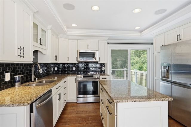 20 Moswansicut Drive, Johnston, RI 02919