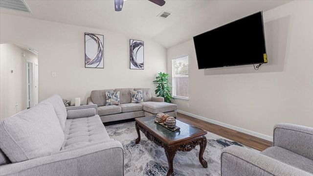 7523 Stallion Trail Drive, Humble, TX 77338