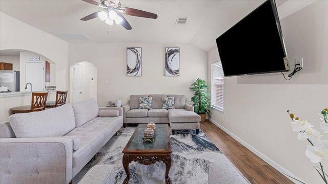 7523 Stallion Trail Drive, Humble, TX 77338