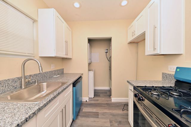 5032 W Madison Street C, Chicago, IL 60644