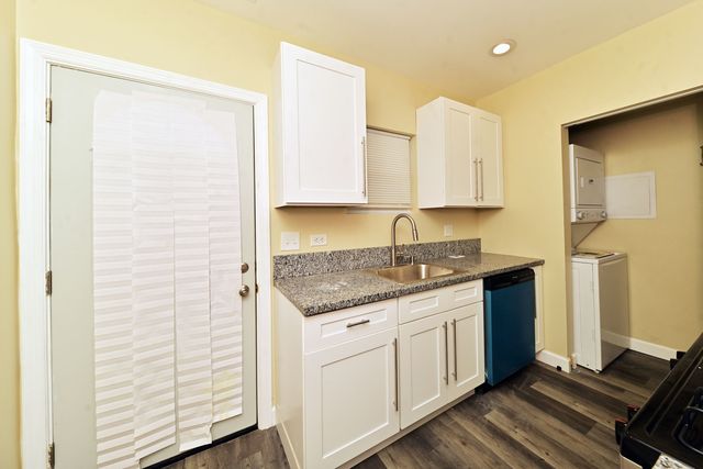 5032 W Madison Street C, Chicago, IL 60644