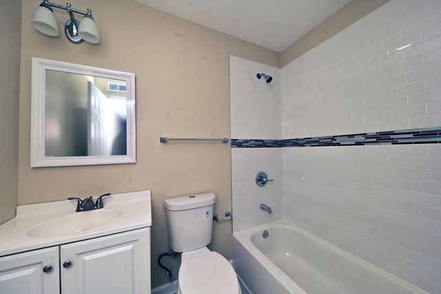 5032 W Madison Street C, Chicago, IL 60644