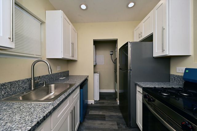 5032 W Madison Street C, Chicago, IL 60644