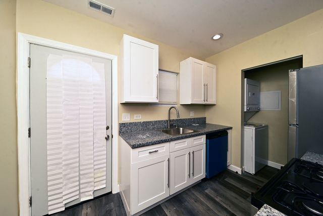 5032 W Madison Street C, Chicago, IL 60644