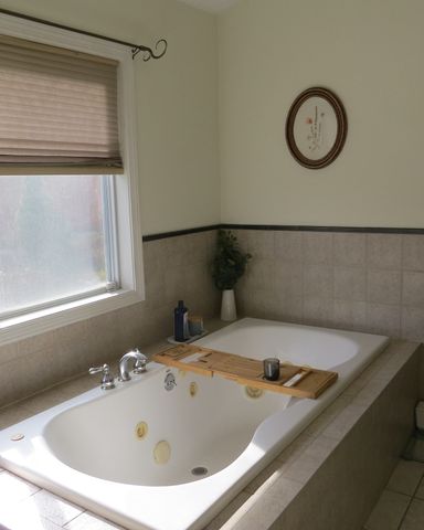11 Sonoma Dr, Worcester, MA 01605