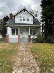 1107 14th ST, Roanoke, VA 24017