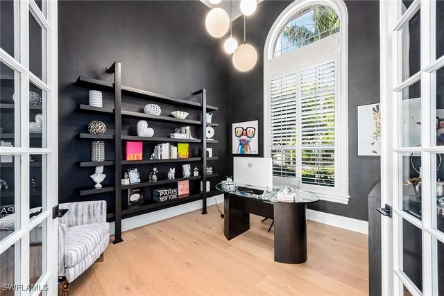 538 Riviera DR, Naples, FL 34103