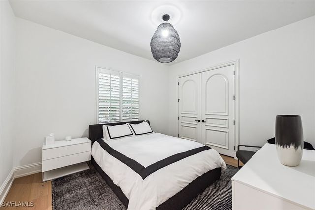 538 Riviera DR, Naples, FL 34103