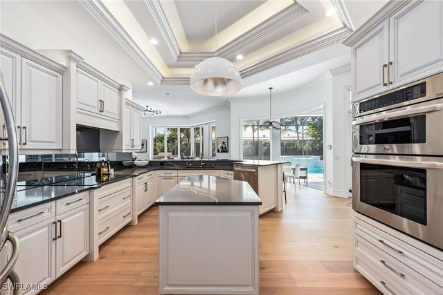 538 Riviera DR, Naples, FL 34103