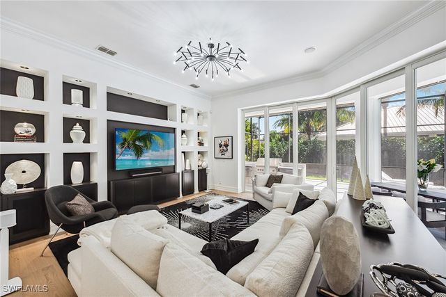 538 Riviera DR, Naples, FL 34103