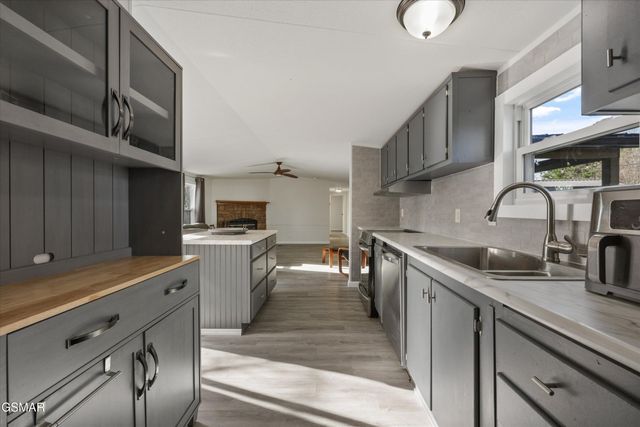 1729 Walnut Hill Lane, Sevierville, TN 37876