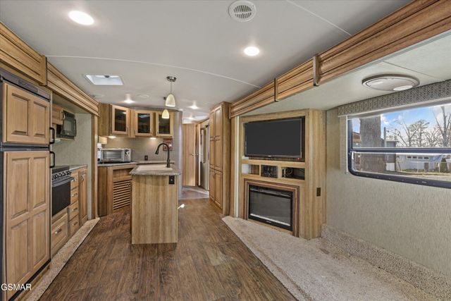 1729 Walnut Hill Lane, Sevierville, TN 37876