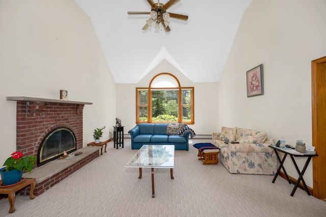 22 Greenfield Drive, Plaistow, NH 03865
