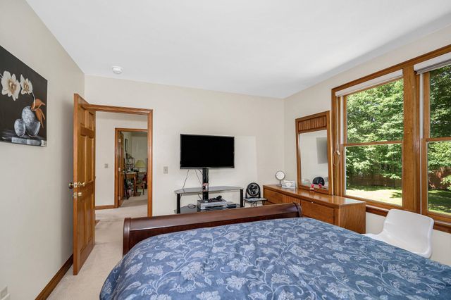 22 Greenfield Drive, Plaistow, NH 03865