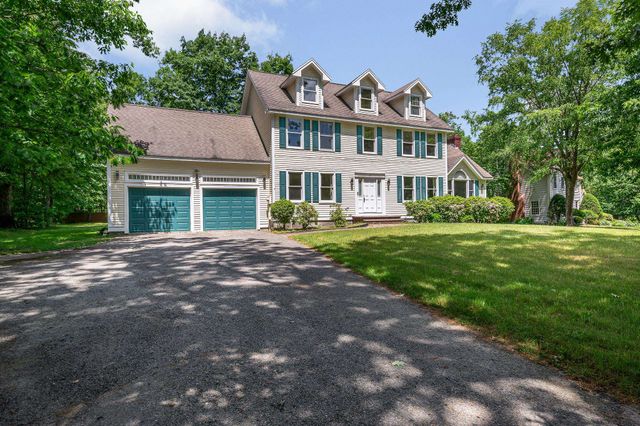 22 Greenfield Drive, Plaistow, NH 03865