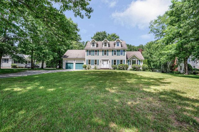 22 Greenfield Drive, Plaistow, NH 03865