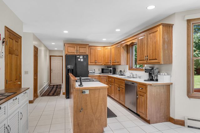 22 Greenfield Drive, Plaistow, NH 03865