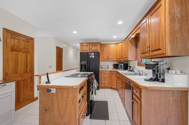 22 Greenfield Drive, Plaistow, NH 03865