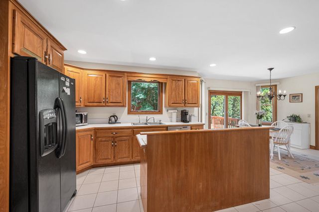 22 Greenfield Drive, Plaistow, NH 03865