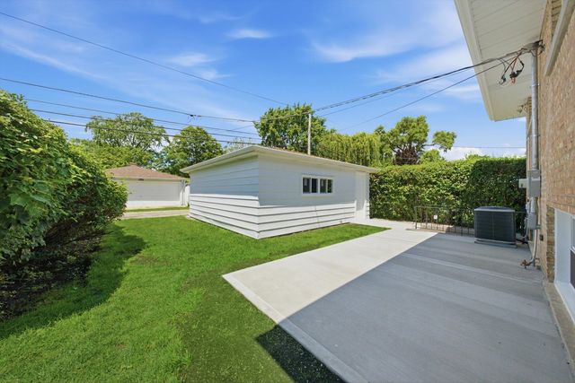 8434 Lawndale Avenue, Skokie, IL 60076