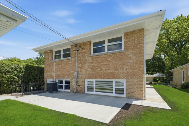 8434 Lawndale Avenue, Skokie, IL 60076