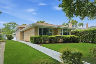8434 Lawndale Avenue, Skokie, IL 60076