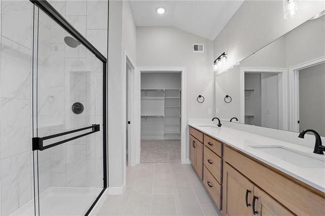 1921 SW Hightown Drive, Lee's Summit, MO 64082