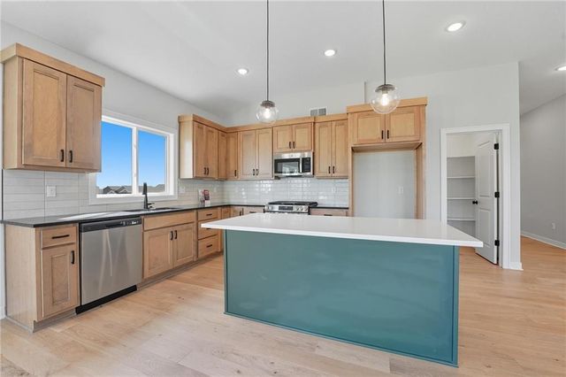 1921 SW Hightown Drive, Lee's Summit, MO 64082