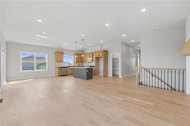 1921 SW Hightown Drive, Lee's Summit, MO 64082