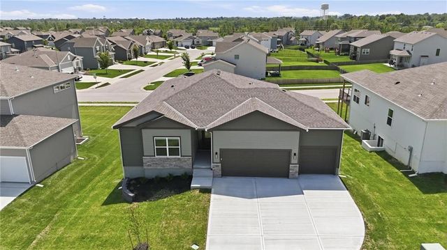 1921 SW Hightown Drive, Lee's Summit, MO 64082