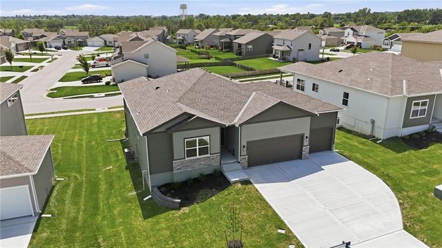 1921 SW Hightown Drive, Lee's Summit, MO 64082