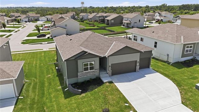 1921 SW Hightown Drive, Lee's Summit, MO 64082