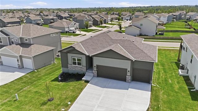 1921 SW Hightown Drive, Lee's Summit, MO 64082