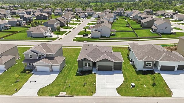 1921 SW Hightown Drive, Lee's Summit, MO 64082
