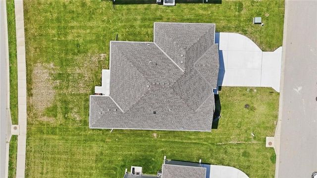 1921 SW Hightown Drive, Lee's Summit, MO 64082