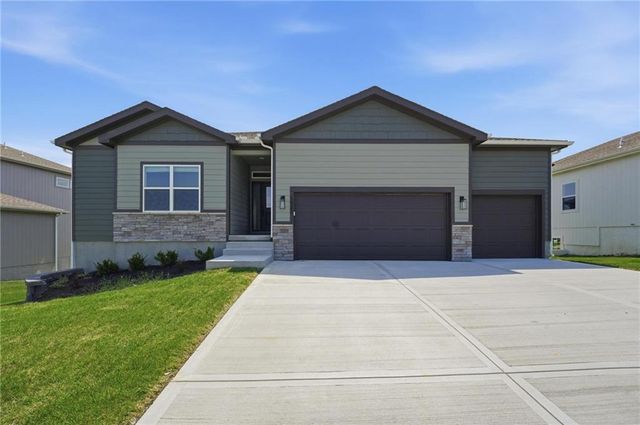 1921 SW Hightown Drive, Lee's Summit, MO 64082