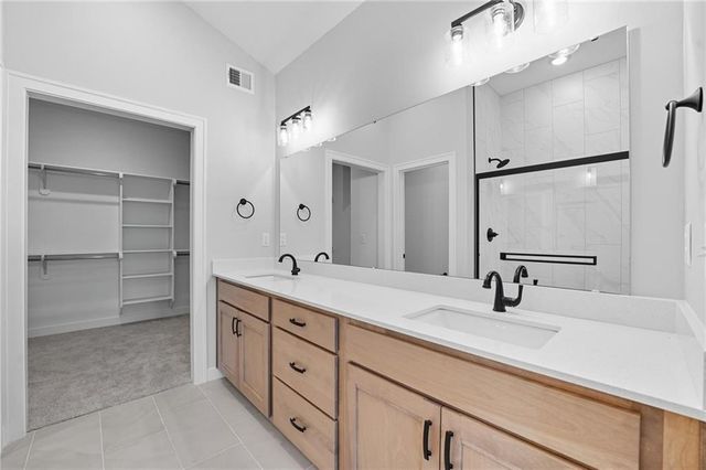 1921 SW Hightown Drive, Lee's Summit, MO 64082