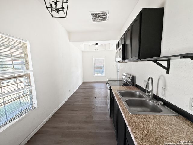 919 Monclova Alley, San Antonio, TX 78207