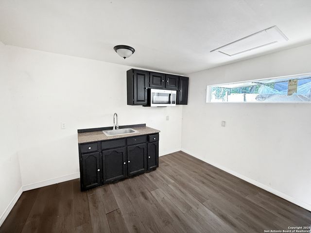 919 Monclova Alley, San Antonio, TX 78207