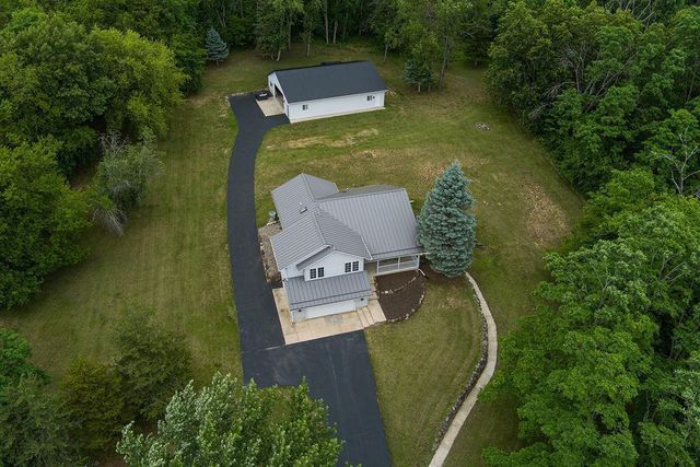 W11310 County Road V, Lodi, WI 53555